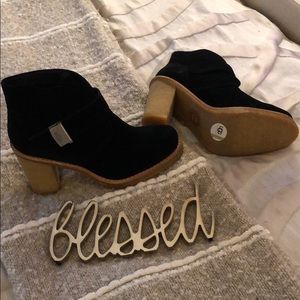 Genuine leather suede and real lamb fur!